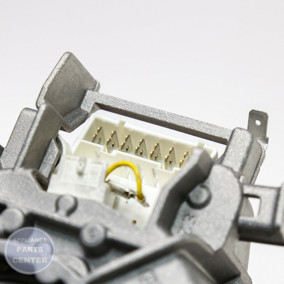 BSH MOTOR 00142197 - Installation in 142197 model showing key mounting points