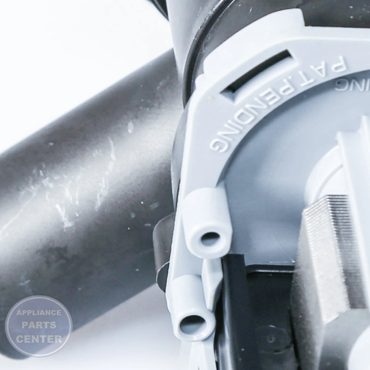 BSH PUMP-DRAIN 00144640 - Installation in specific model showing key mounting points