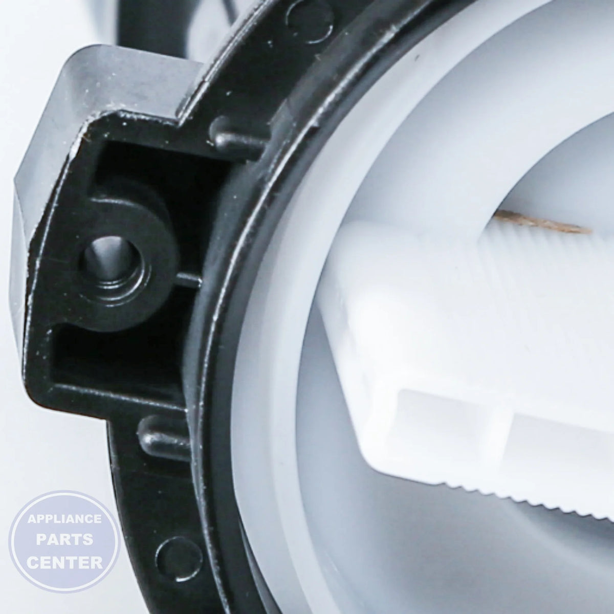 BSH PUMP-DRAIN 00144640 - Installation in specific model showing key mounting points