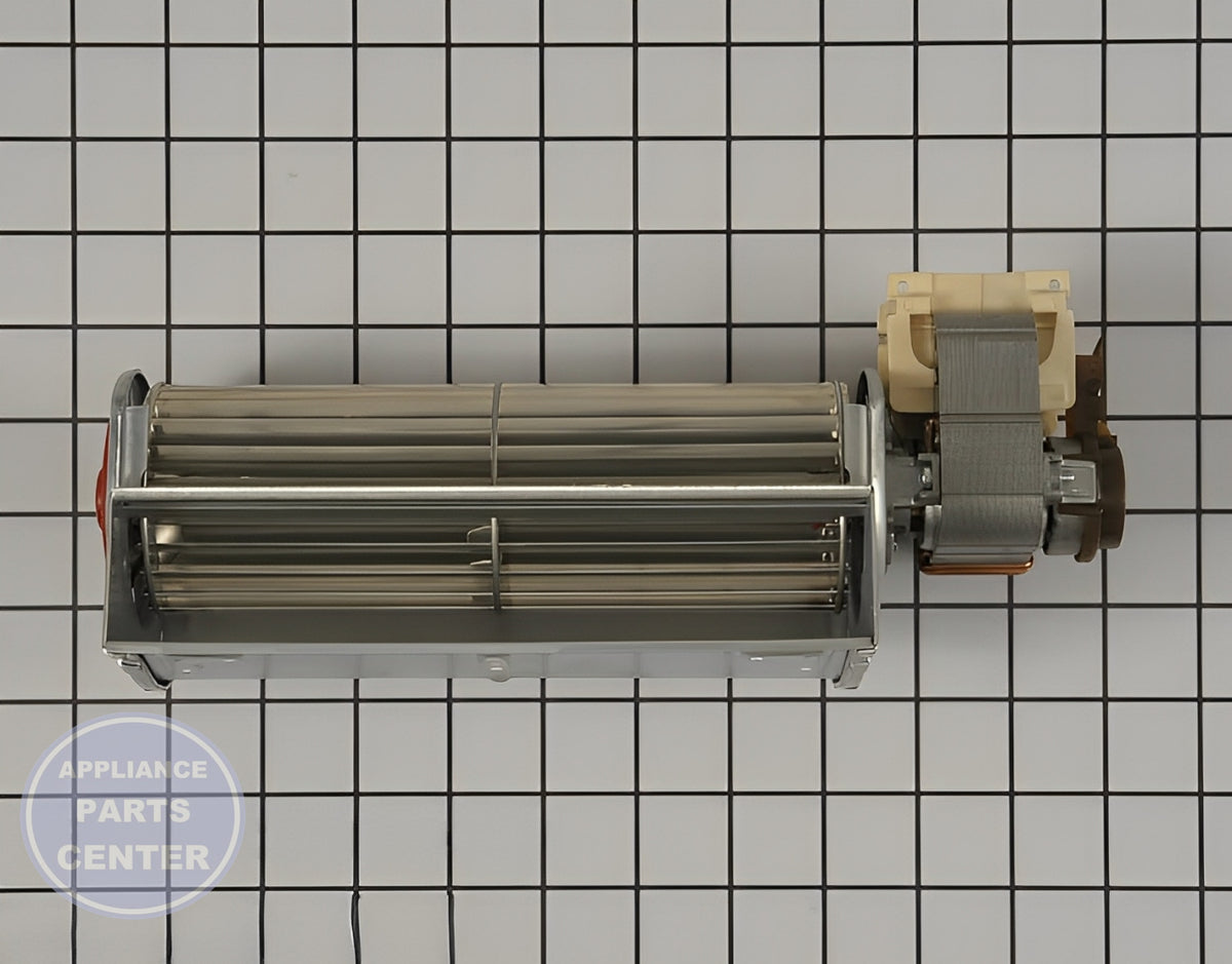 BOSCH OVEN FAN 00440604 - Detailed view of the sturdy motor construction