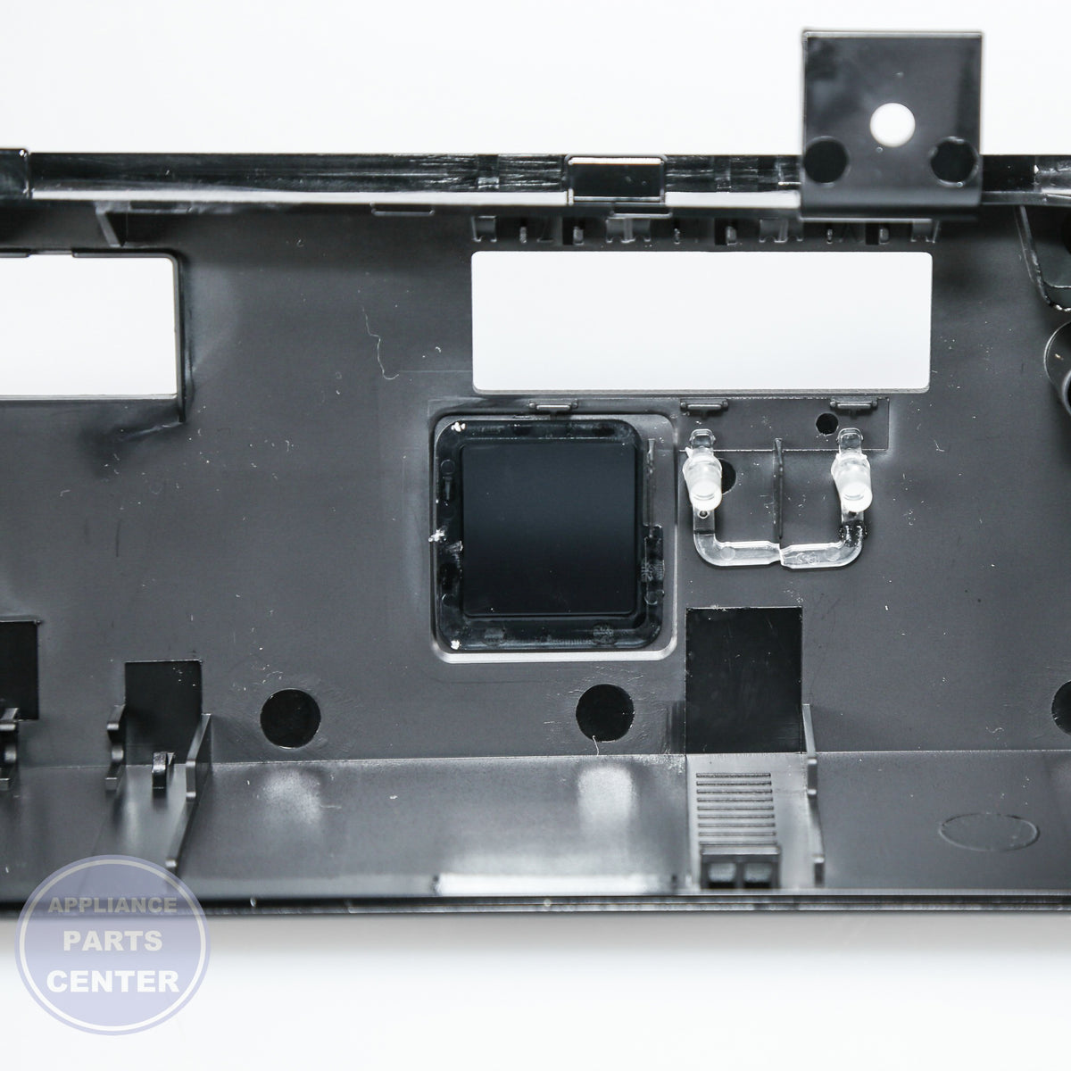 BSH PANEL-FACIA 00665888 - Installation in specific model showing key mounting points