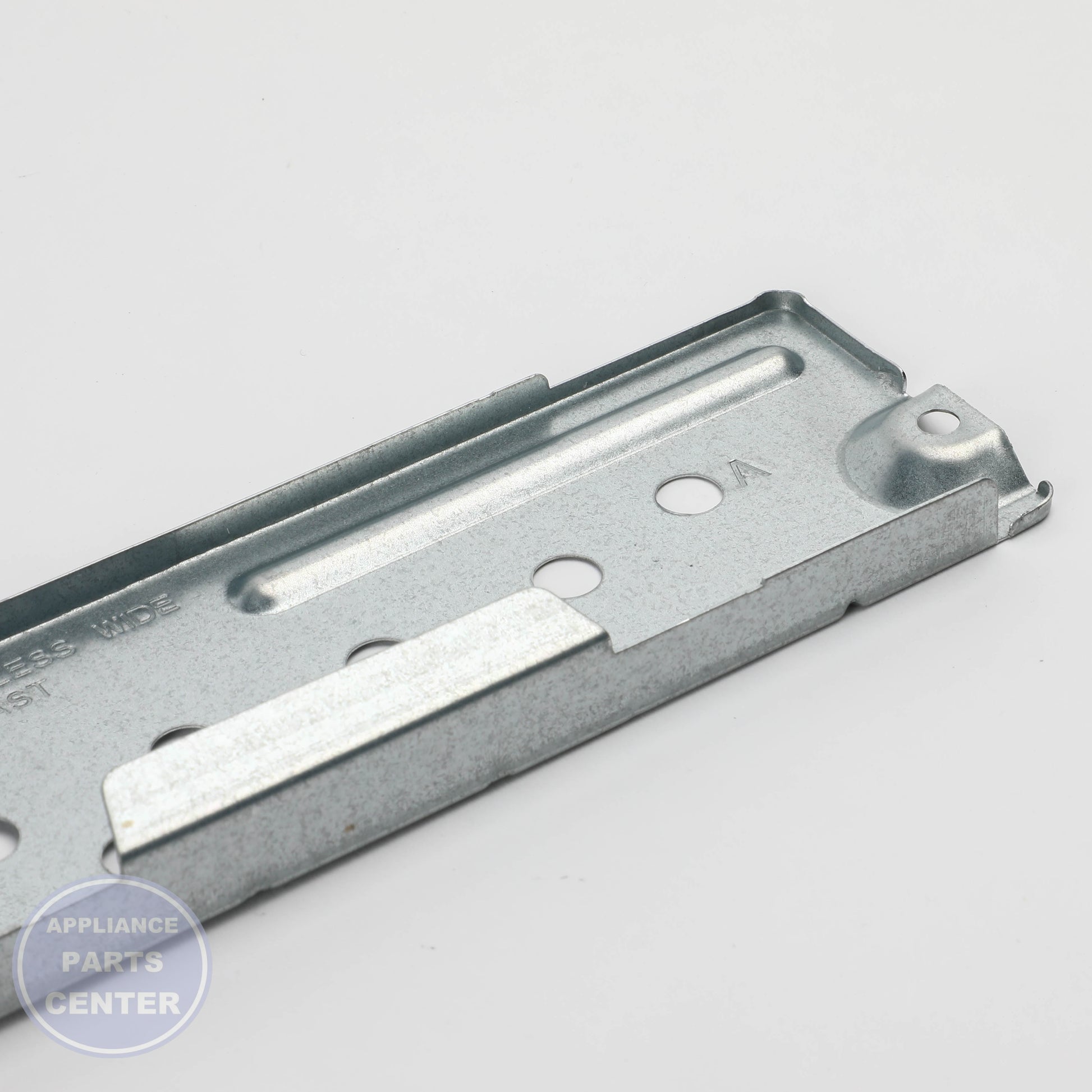 BSH MOUNTING BRACKET 00792457 - Installation in BSH 792457 model showing secure mounting points