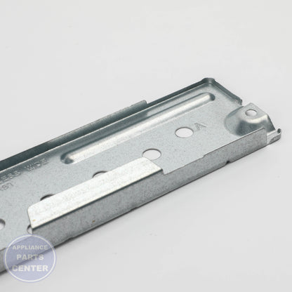 BSH MOUNTING BRACKET 00792457 - Installation in BSH 792457 model showing secure mounting points