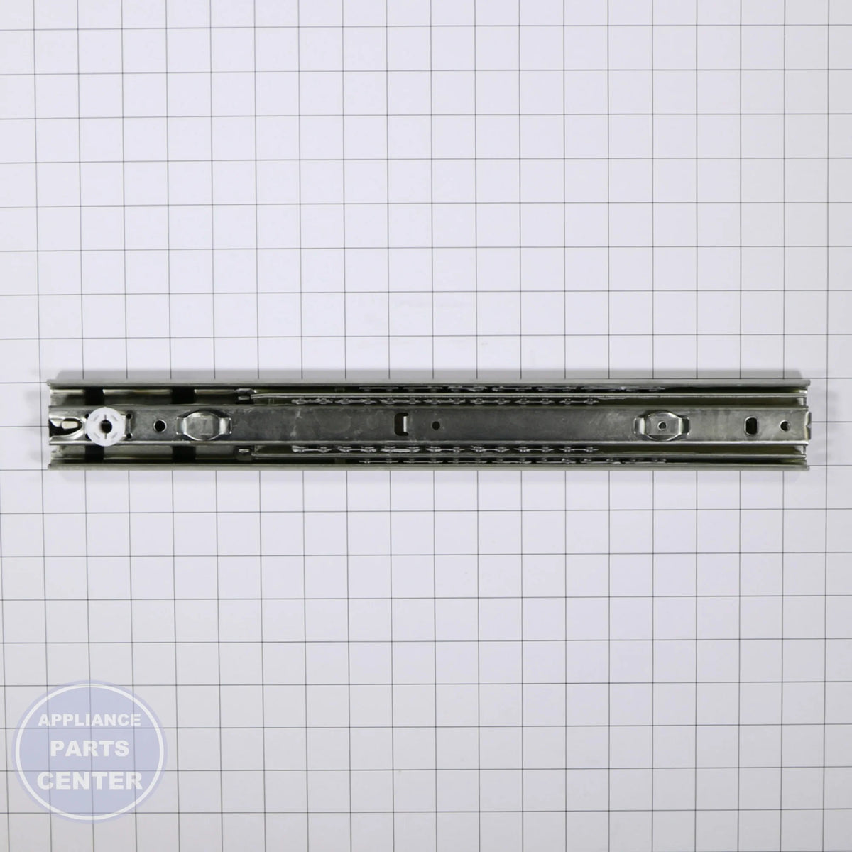 BSH SLIDE 00798451 - Installation in specific model showing easy mounting points