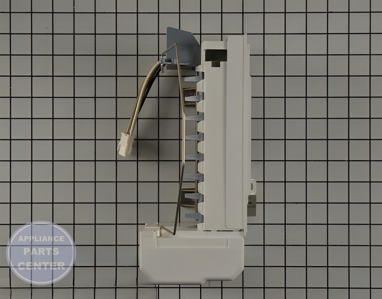 BOSCH REFRIGERATOR ICE MAKER 00798555 - Installation in BOS refrigerator showing key mounting points