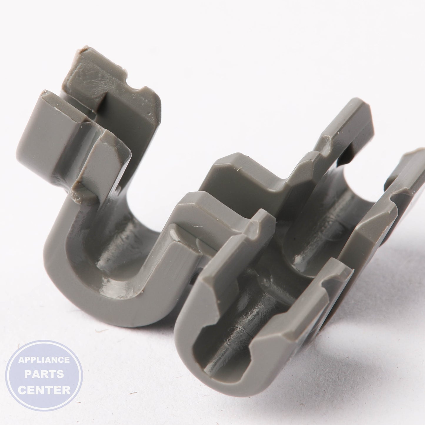 VIK 039861-000 UPPER BASKET CLIP - Main view showing secure attachment for VIK models