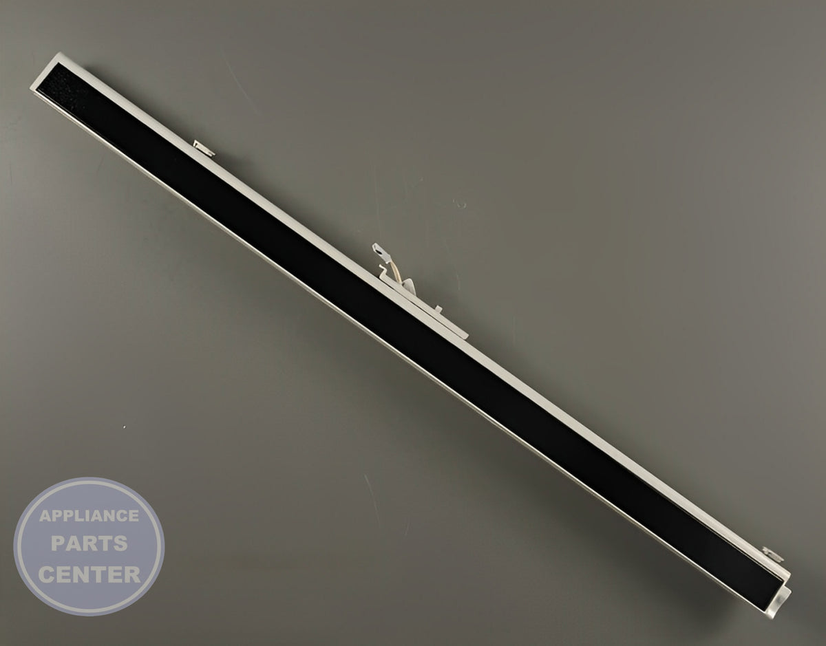 VERTICAL MULLION ASSY 12722815B - Detailed view of secure door closure mechanism