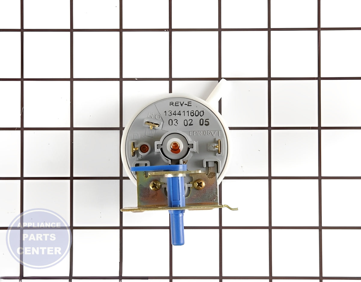 SWITCH-PRESSURE 134411600 - Detailed view of water pressure sensing mechanism