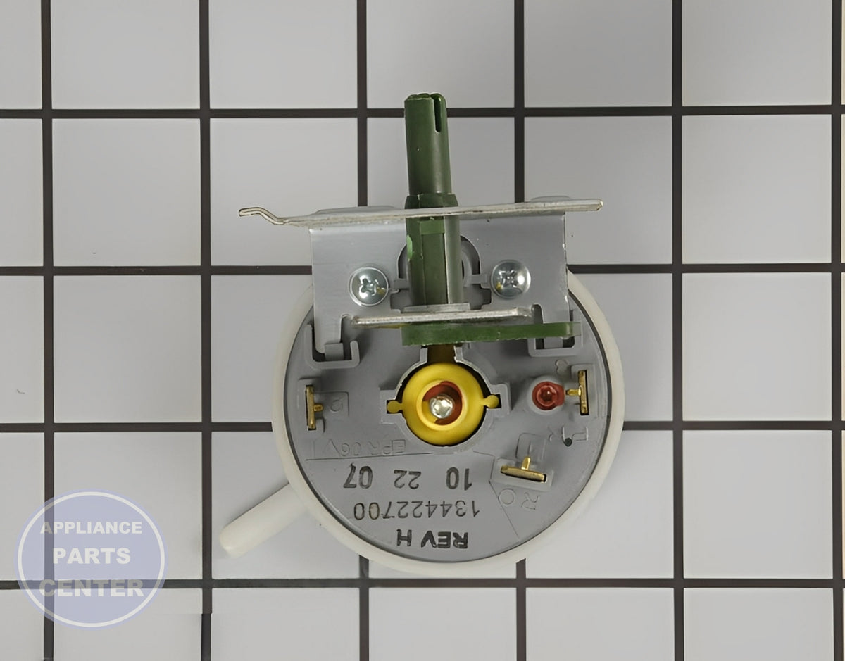 Pressure Switch 134422700 - Side view with 2.5 x 2 x 1.5 inches dimensions