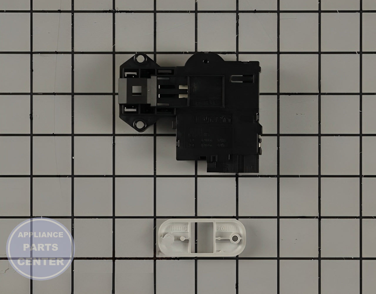 SPEED QUEEN Washer Dryer Lid Lock Kit 205222 - Detailed view of robust latch mechanism