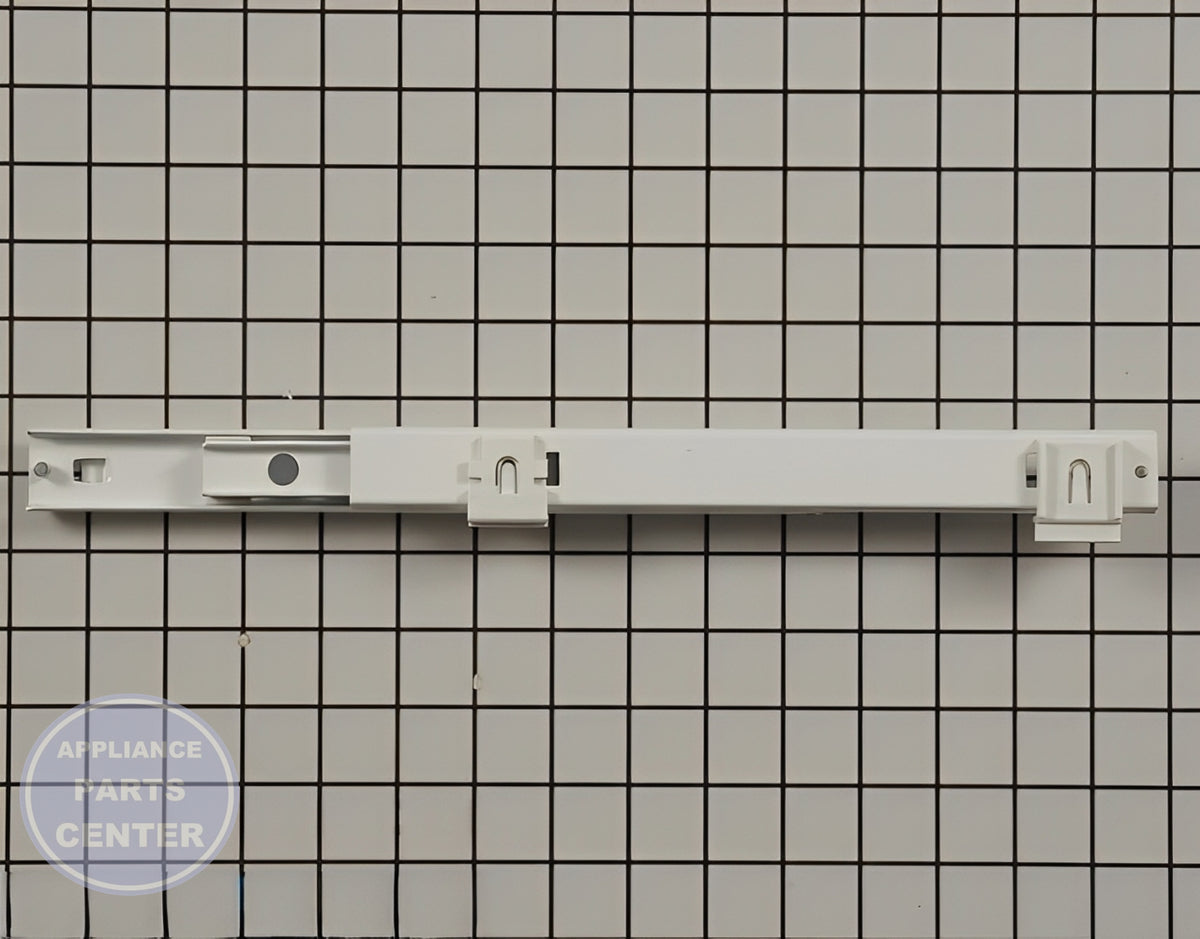 HANGER-BASKET 240579820 - Detailed view of high-quality shelf support