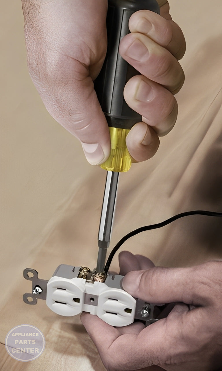 KLEIN TOOLS 32476 - Installation in compatible models showing key mounting points