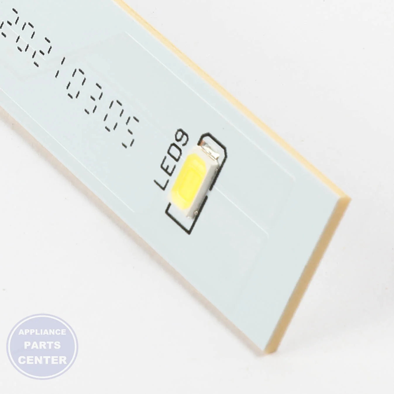 WCI LAMP 5304513764 - Installation in WCI model showing easy mounting points