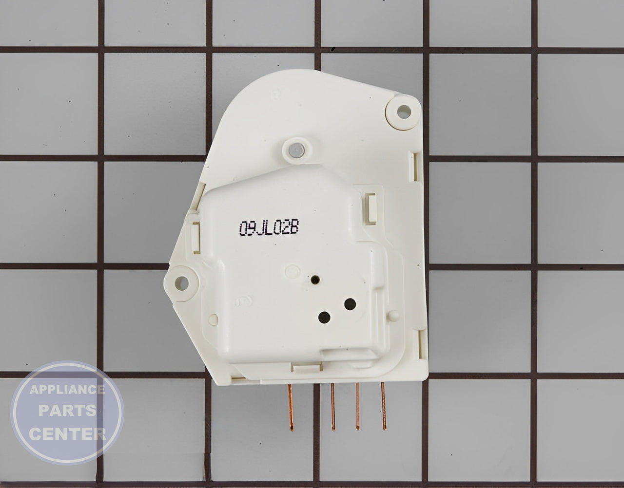 FRIGIDAIRE REFRIGERATOR DEFROST TIMER 5304518034 - Side view with precise measurements