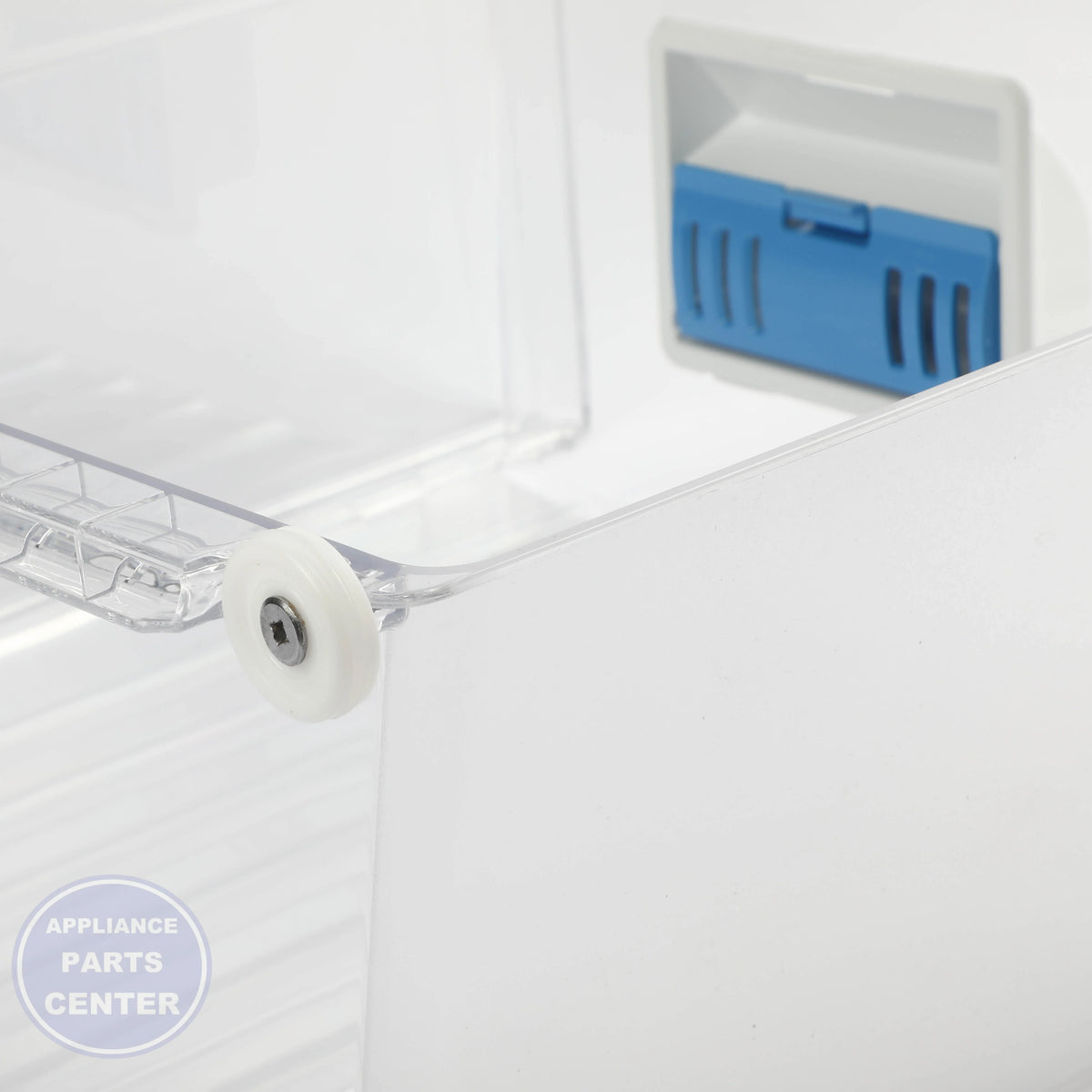 CRISPER PAN 5304526930 - Detailed view of durable plastic material
