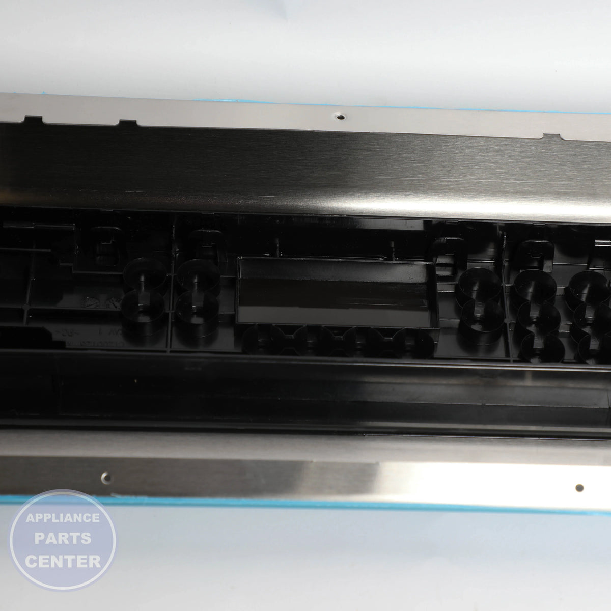 BACKGRD PANEL ASMY 5304528251 - Detailed view of lasting performance