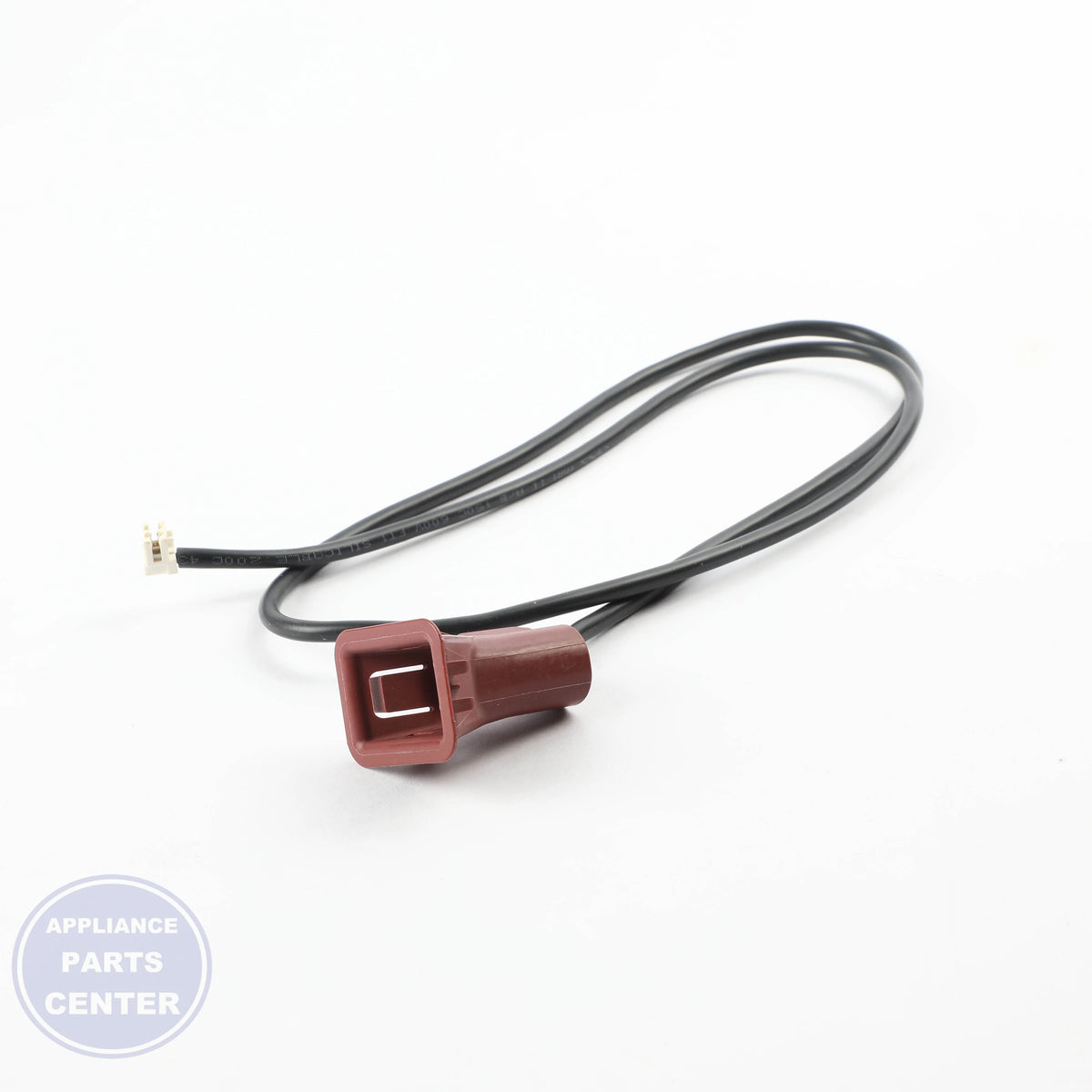 RECEPTACLE 5304535145 - Detailed view of secure wire connections