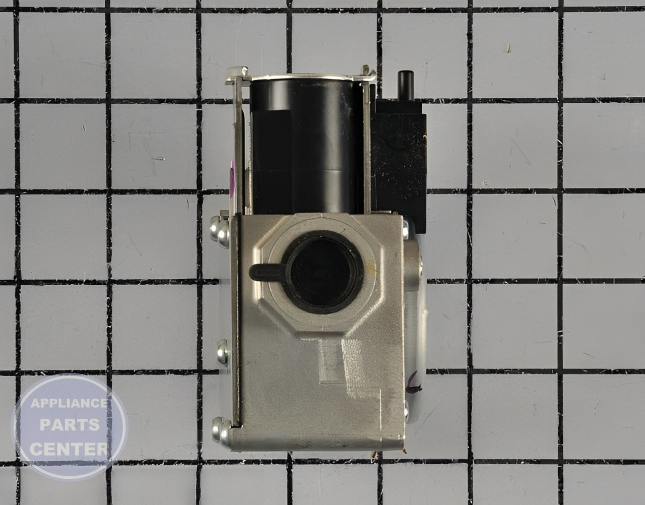 RHEEM NATURAL GAS VALVE 60-103901-01 - Side view with precise measurements for efficient control