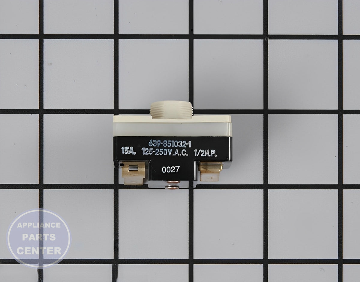 On Off Switch 777380 - Side view with 15A current capacity