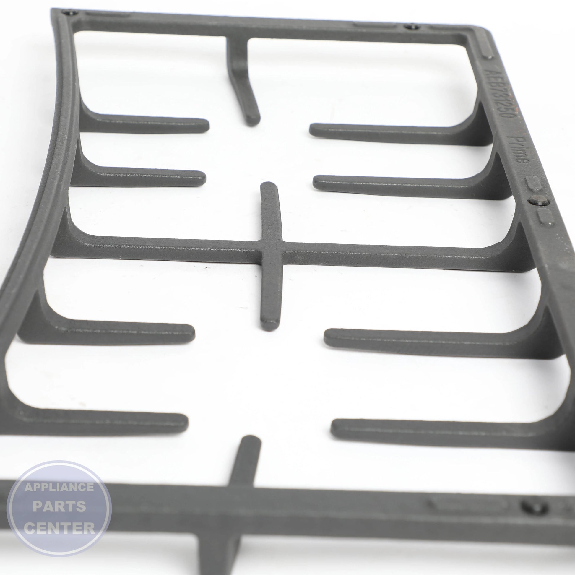 L-G GRILLE ASSEMBLY AEB73125001 - Installation in specific L-G model showing key mounting points