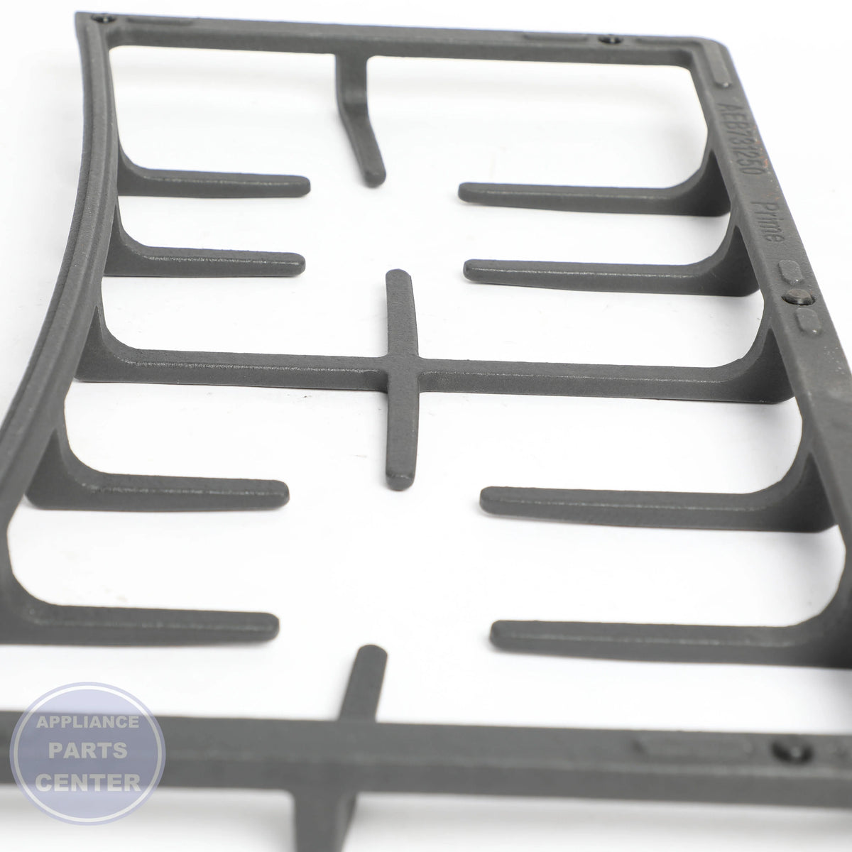 L-G GRILLE ASSEMBLY AEB73125001 - Installation in specific L-G model showing key mounting points