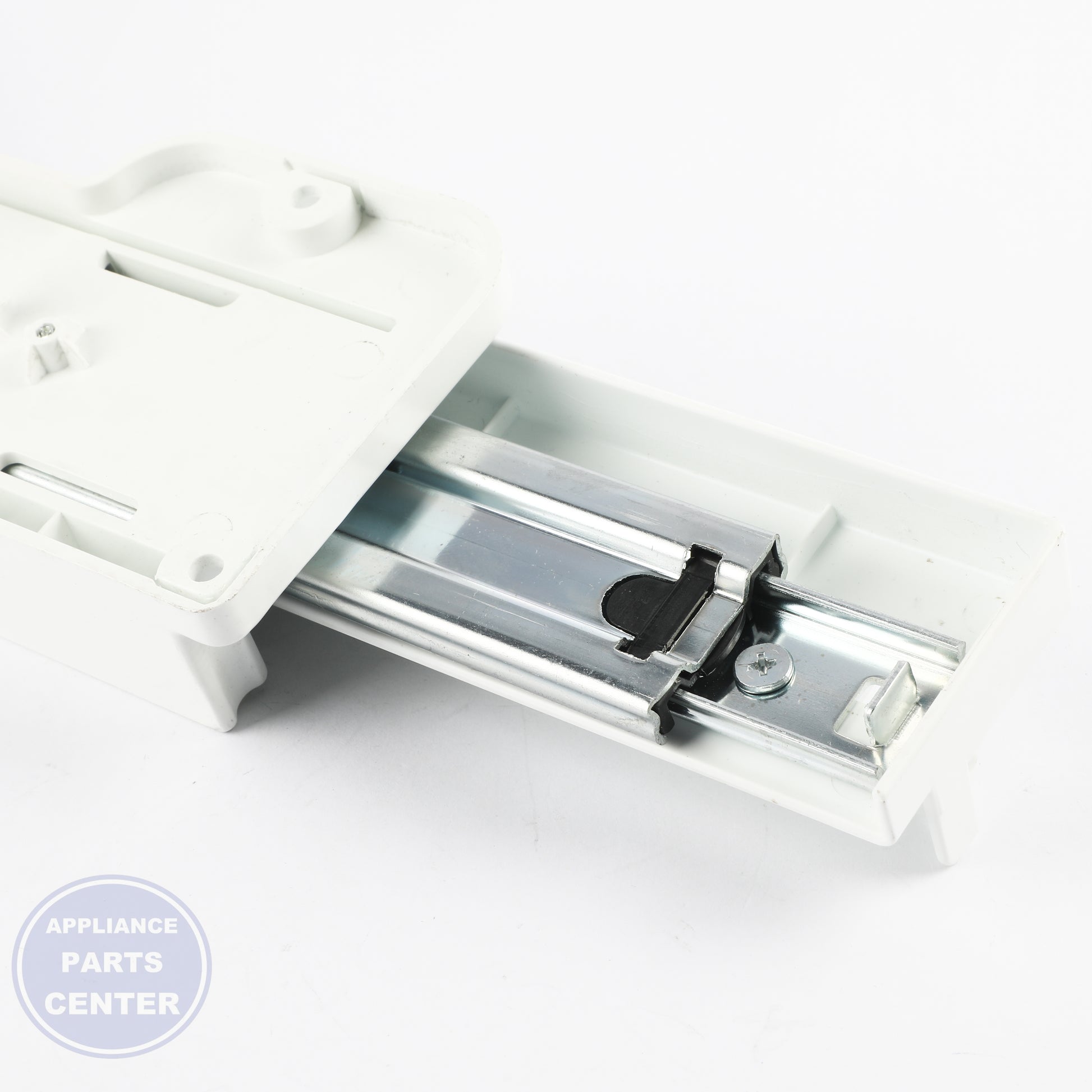 GUIDE ASSEMBLY,RAIL AEC73877608 - Detailed view of heavy-duty support
