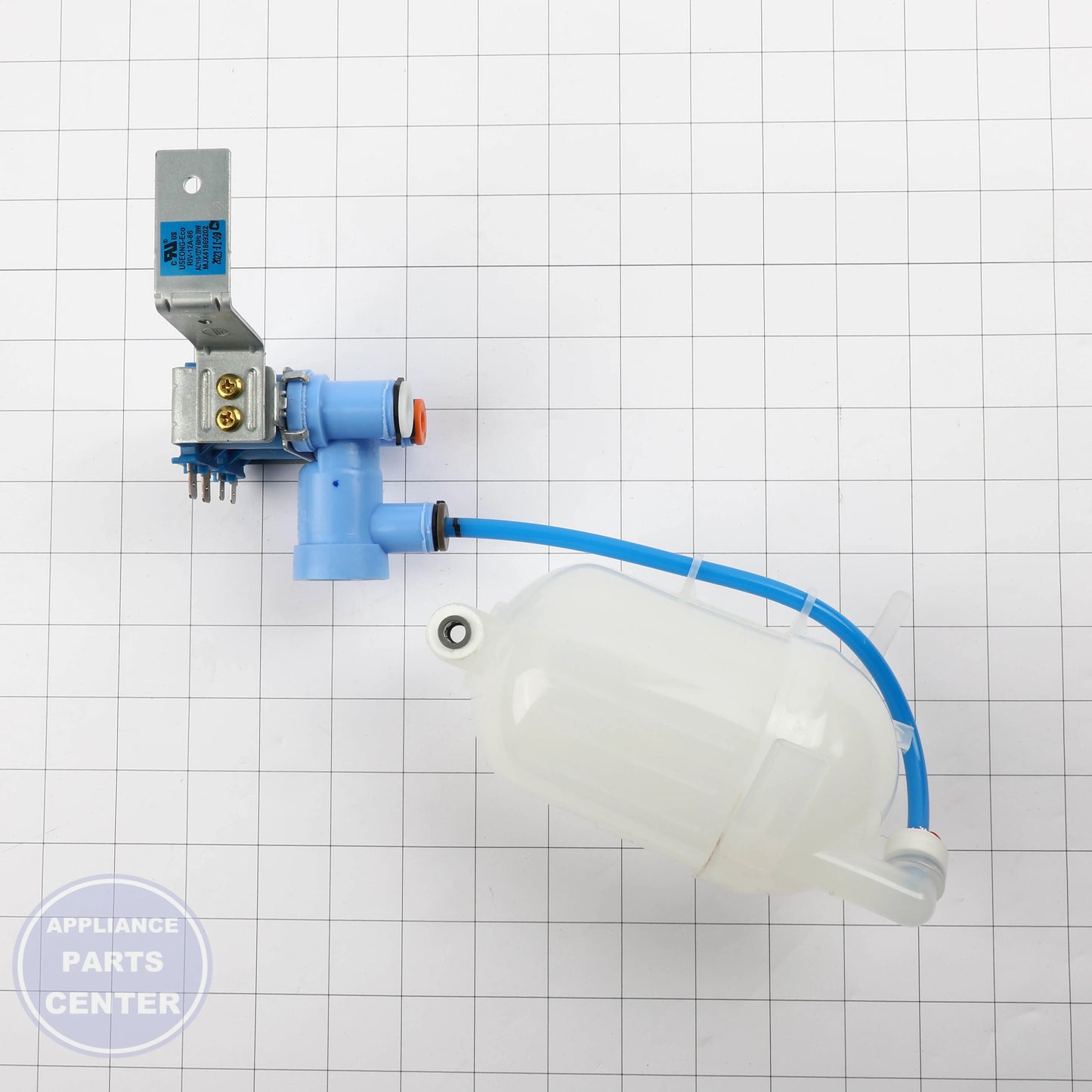 L-G TANK ASSEMBLY,WATER AJL72911507 - Installation in specific model showing mounting points