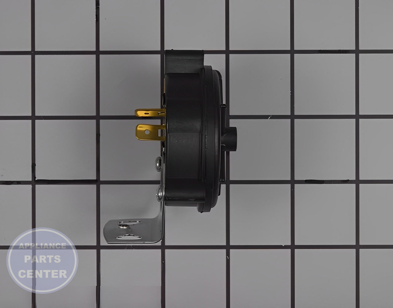 NEU Furnace PRESSURE SWITCH B1370133 - Installation in specific model showing key mounting points