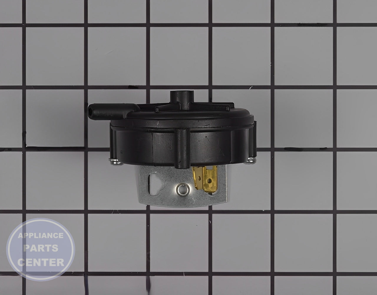 NEU Furnace PRESSURE SWITCH B1370133 - Installation in specific model showing key mounting points