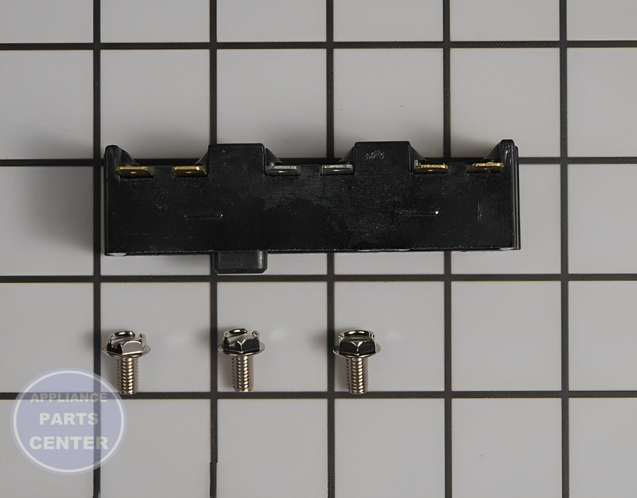 SPEED QUEEN DRYER TERMINAL BLOCK ASSEMBLY WITH SCREWS D510190P - Detailed view of receptacle and wire connections