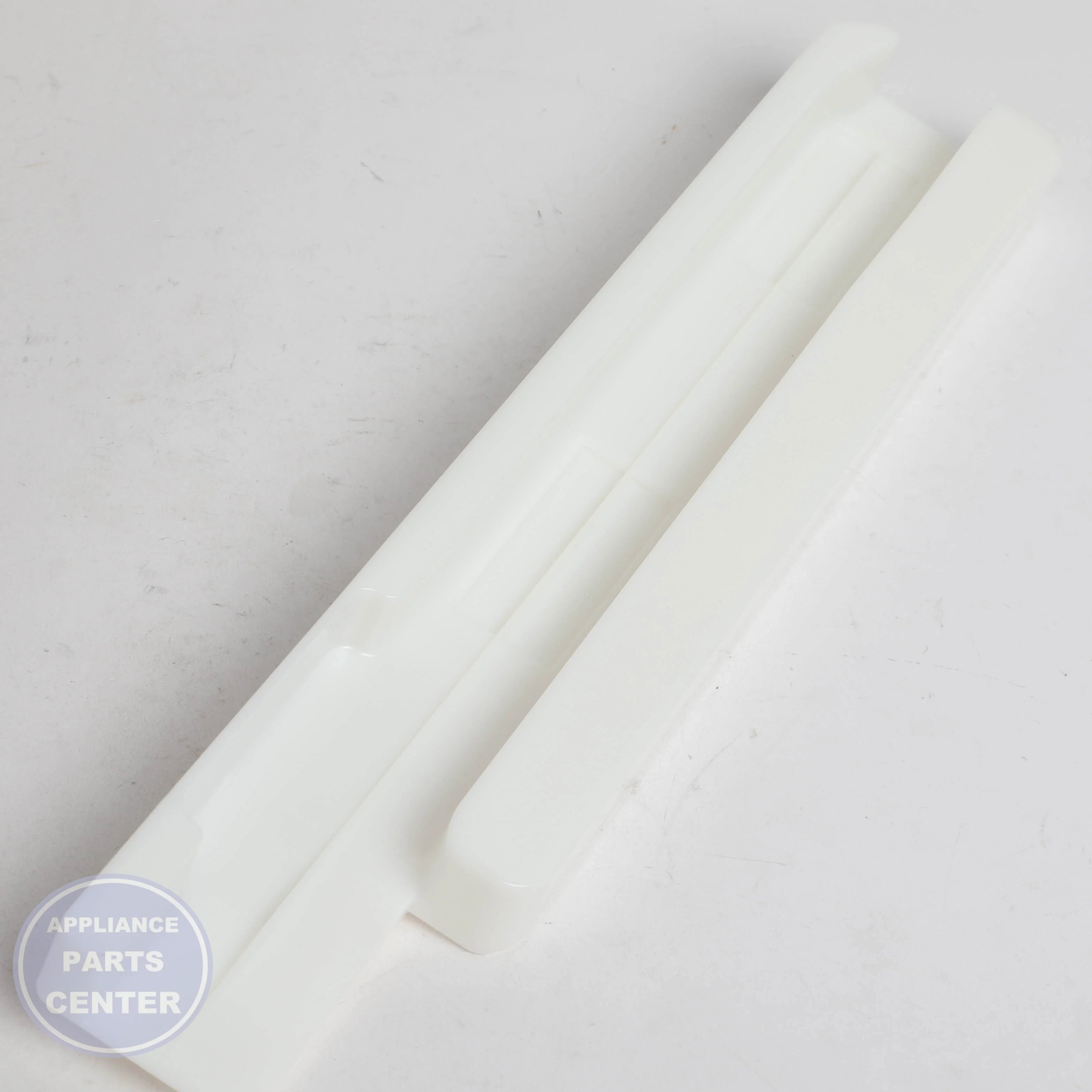 SAM RAIL-FRE UP LEFT;AW4-4D,HIPS,-,NATURAL,- DA61-09208A - Installation in SAM Refrigerator model showing secure mounting points