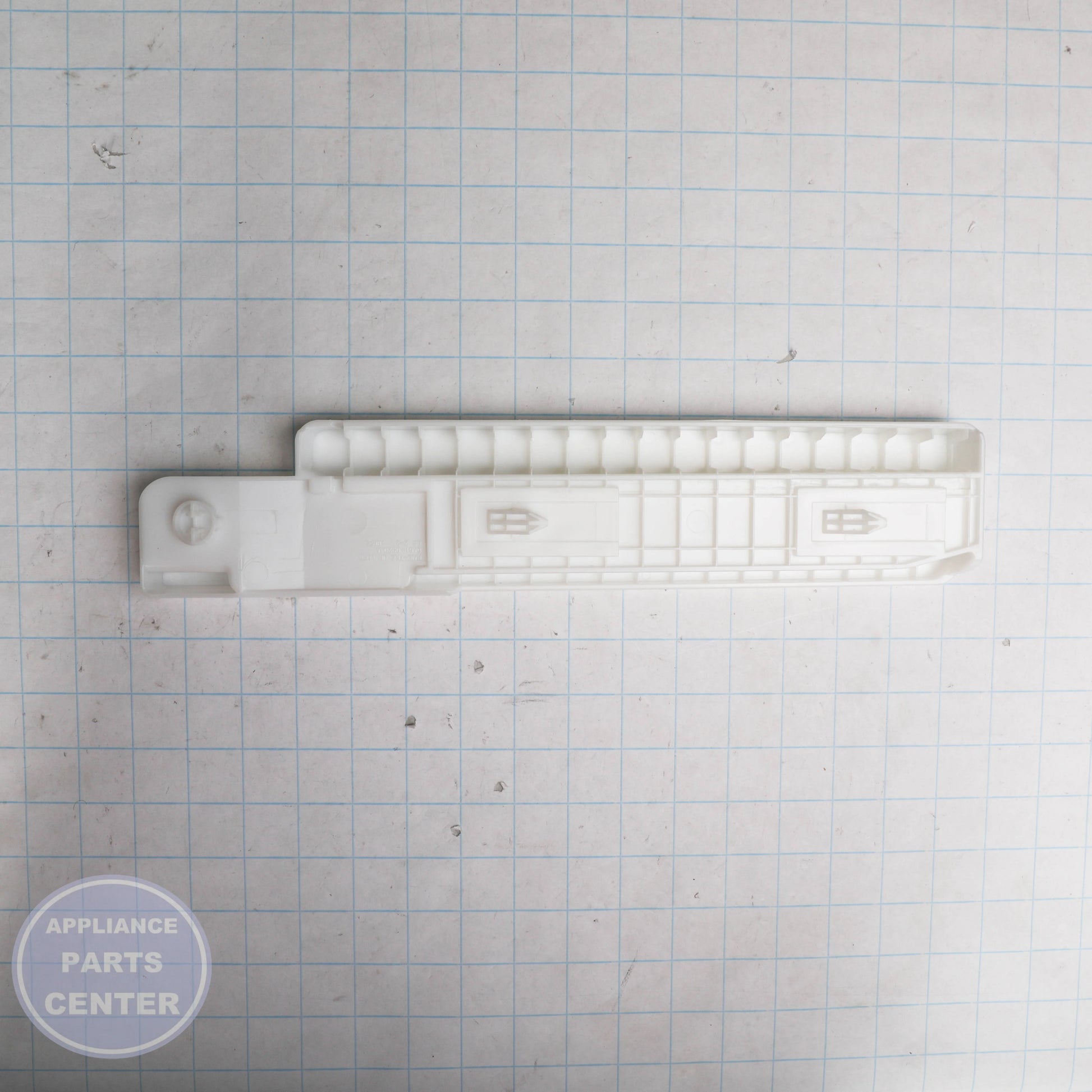 SAM RAIL-FRE UP LEFT;AW4-4D,HIPS,-,NATURAL,- DA61-09208A - Installation in SAM Refrigerator model showing secure mounting points