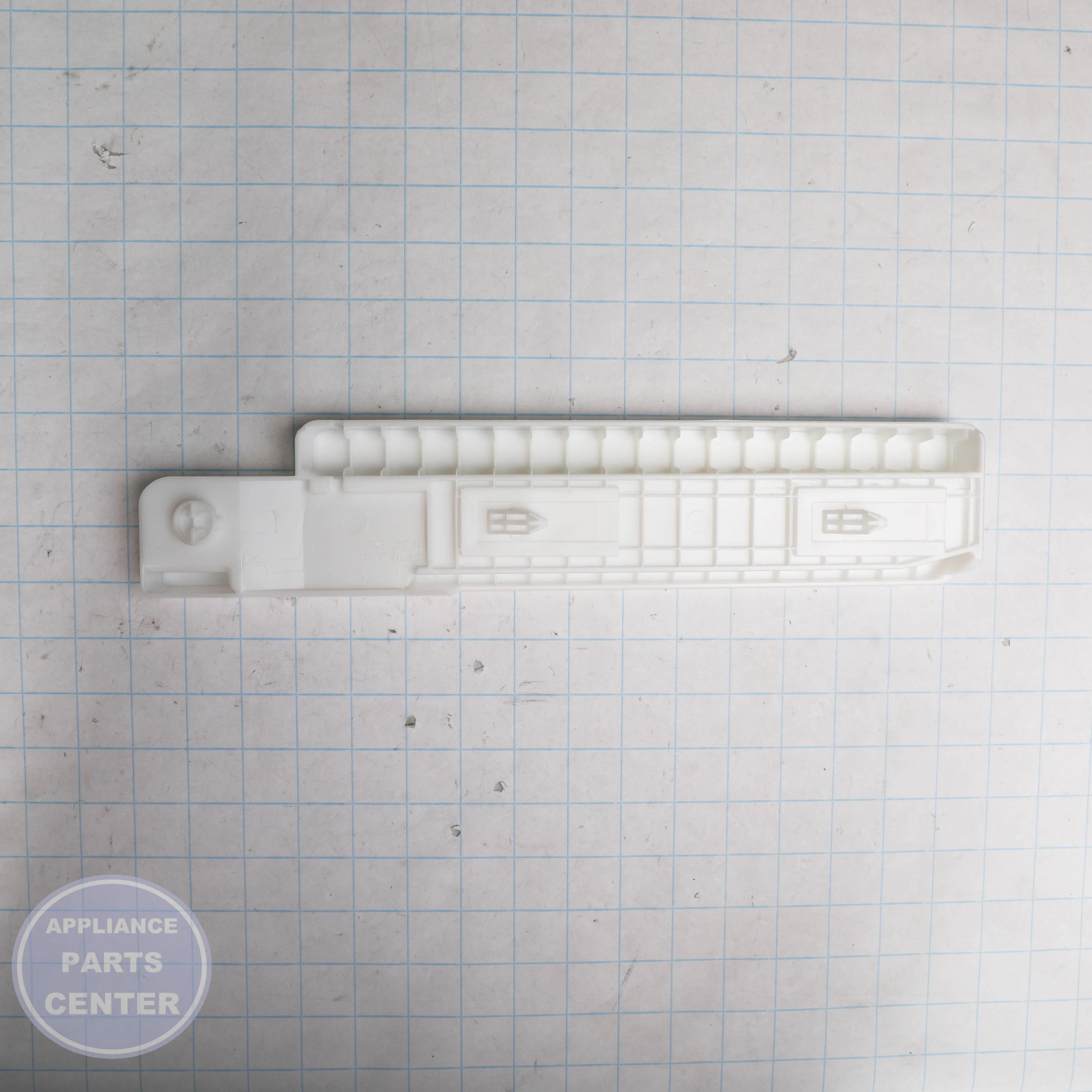 SAM RAIL-FRE UP LEFT;AW4-4D,HIPS,-,NATURAL,- DA61-09208A - Installation in SAM Refrigerator model showing secure mounting points