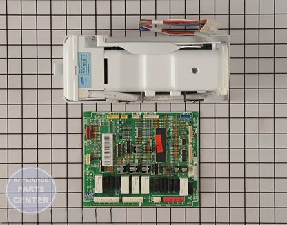 Samsung Ice Maker Assembly DA81-01421A - Main view showing ice production for RF28HMEDBSR and RS25J500DSR