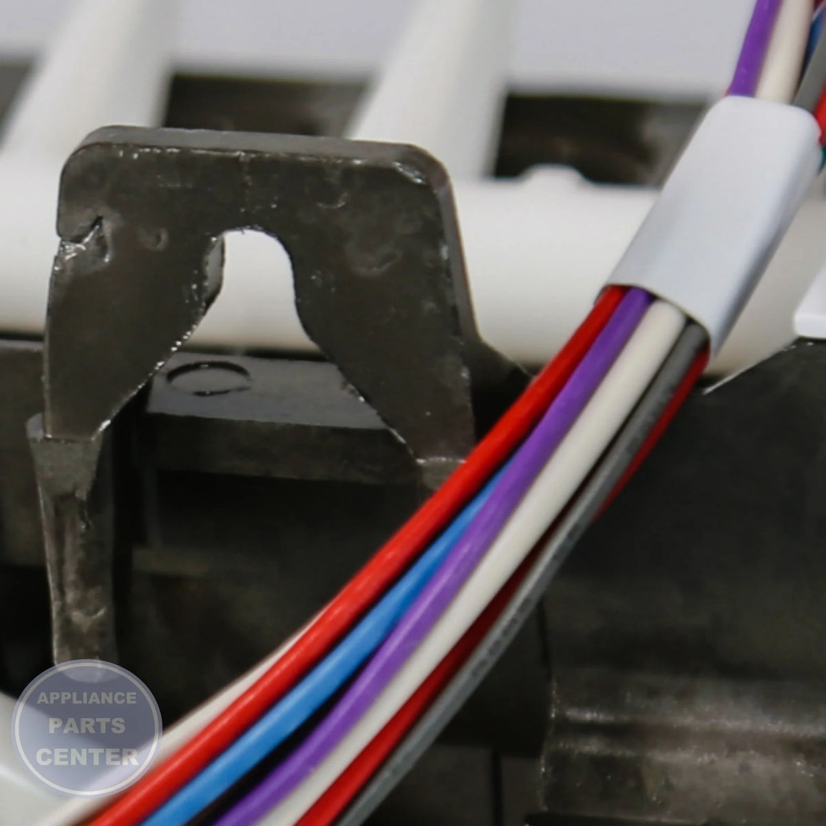 SAM ICE MAKER DA97-05554A - Installation in specific model showing key mounting points