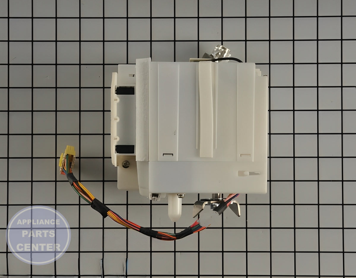 SAMSUNG REFRIGERATOR ICE MAKER AUGER MOTOR CASE ASSEMBLY DA97-12540G - Detailed view of high-quality motor details