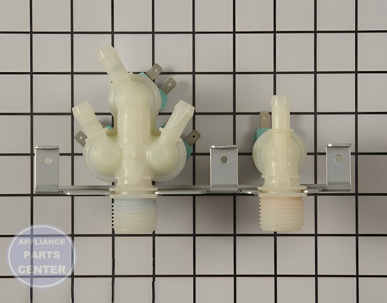Water Inlet Valve DC97-15459D - Side view with 4 gallons per minute flow rate