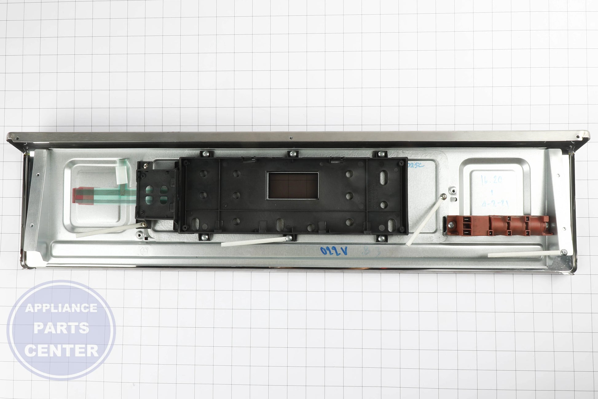 Samsung ASSY CONTROL PANEL DG94-01022V - Installation in NX58H5600SS* showing mounting points