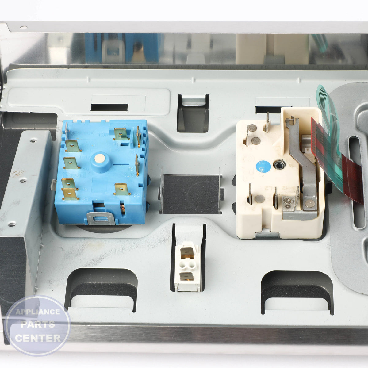 Samsung ASSY CONTROL PANEL DG94-02375A - Installation in NE59N6630SS showing mounting points
