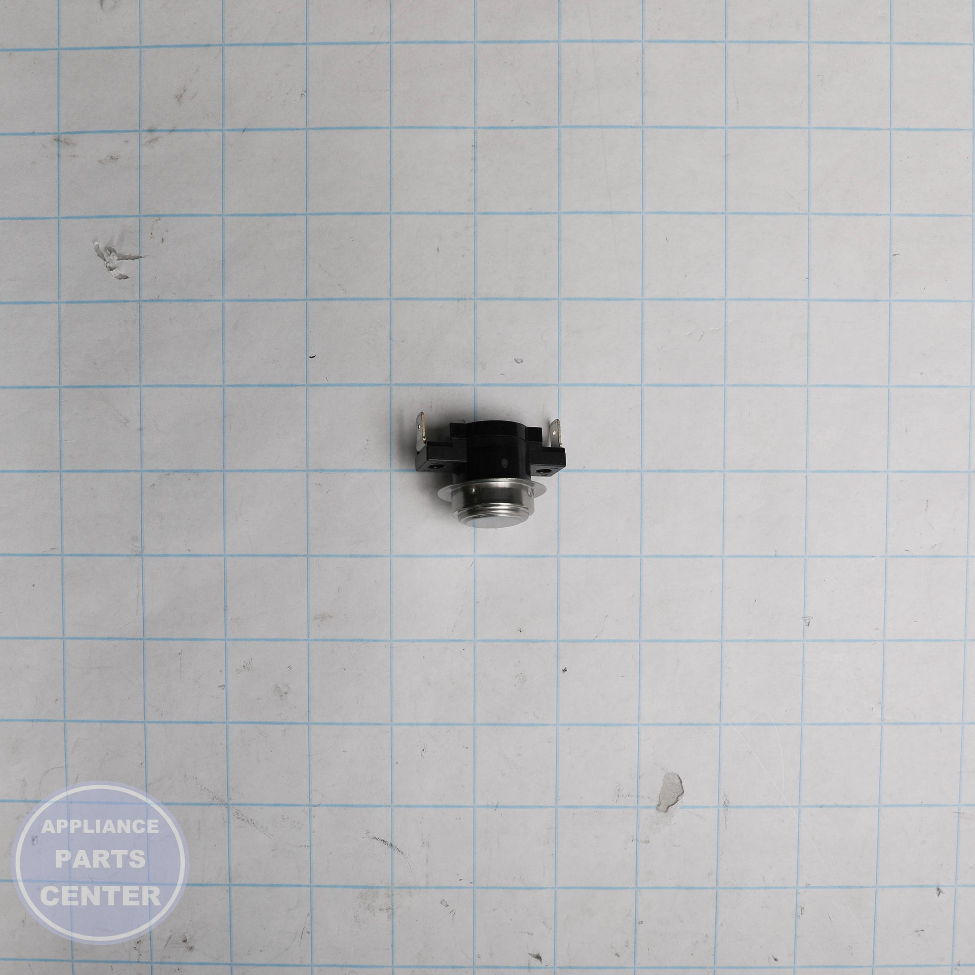 LG THERMOSTAT EBG63935701 - Installation in specific LG model showing mounting points