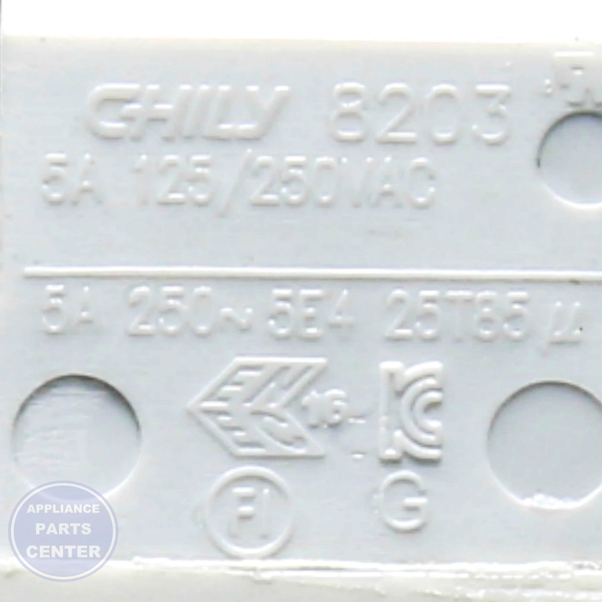 PRO LIGHT SWITCH SZ 7014646 - Installation in PRO model showing screw mounting points