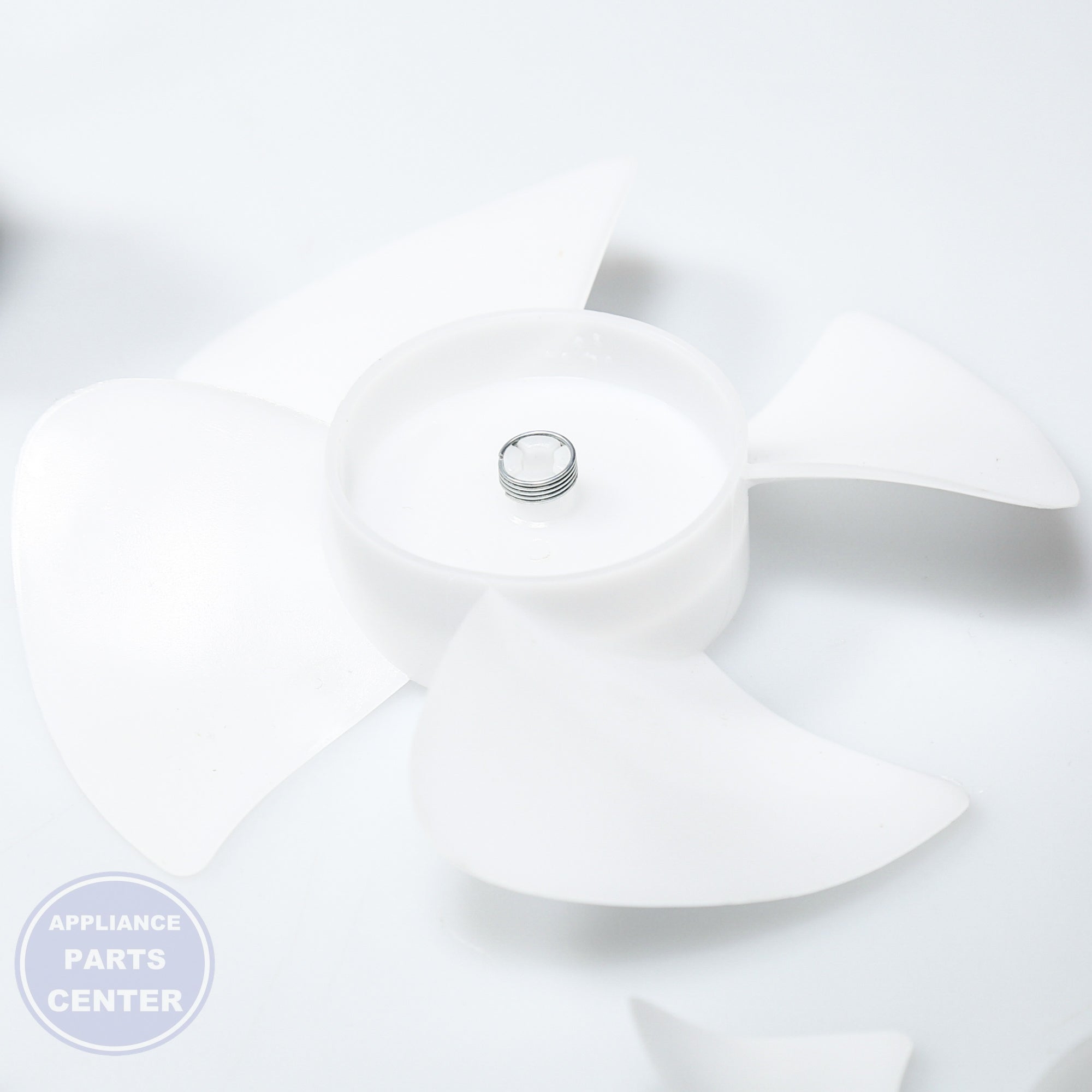 PRO UTILITY MOTOR TJ90SM670 - Installation in PRO model showcasing essential mounting points