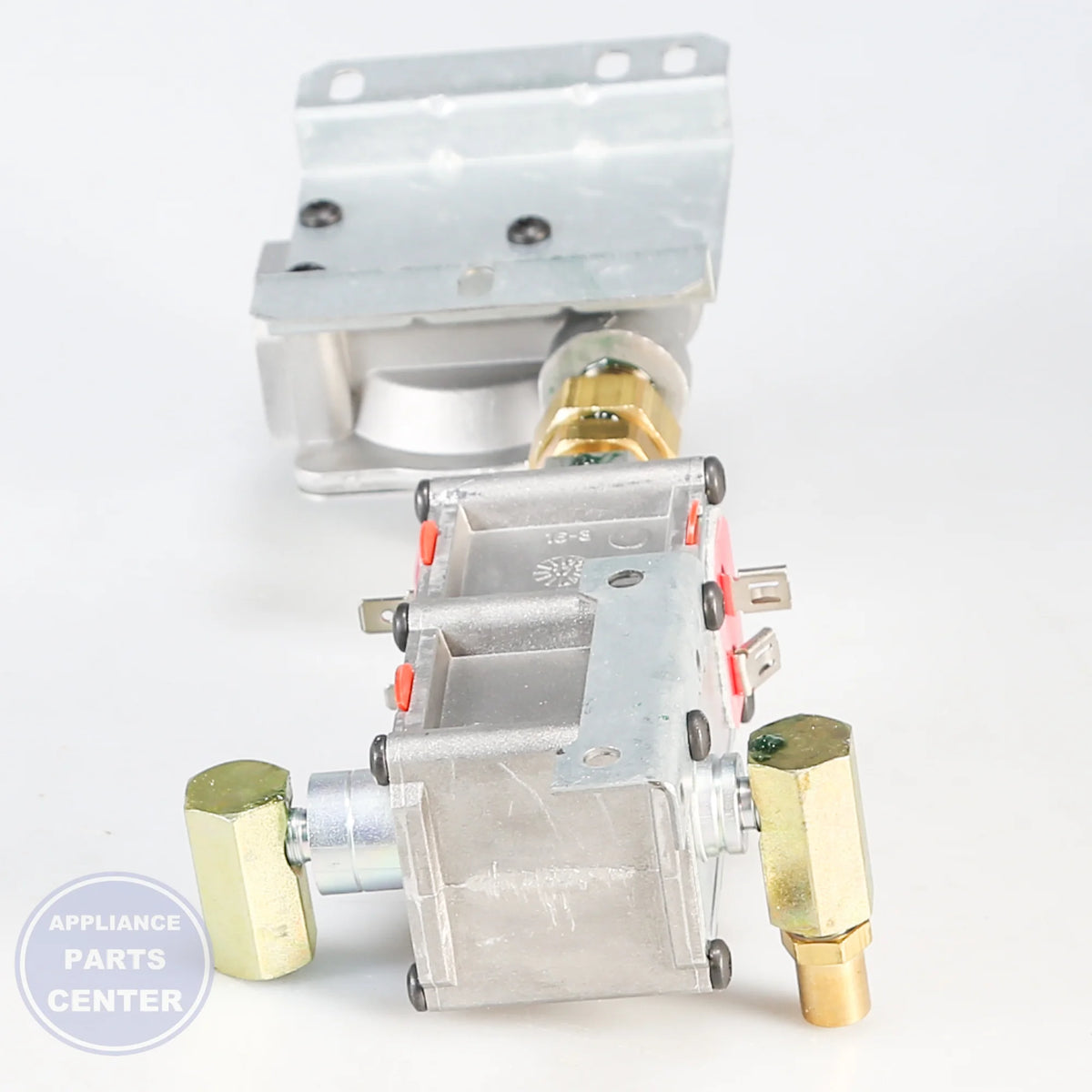 WPL VALVE REGU W10130932 - Installation in specific model showing key mounting points