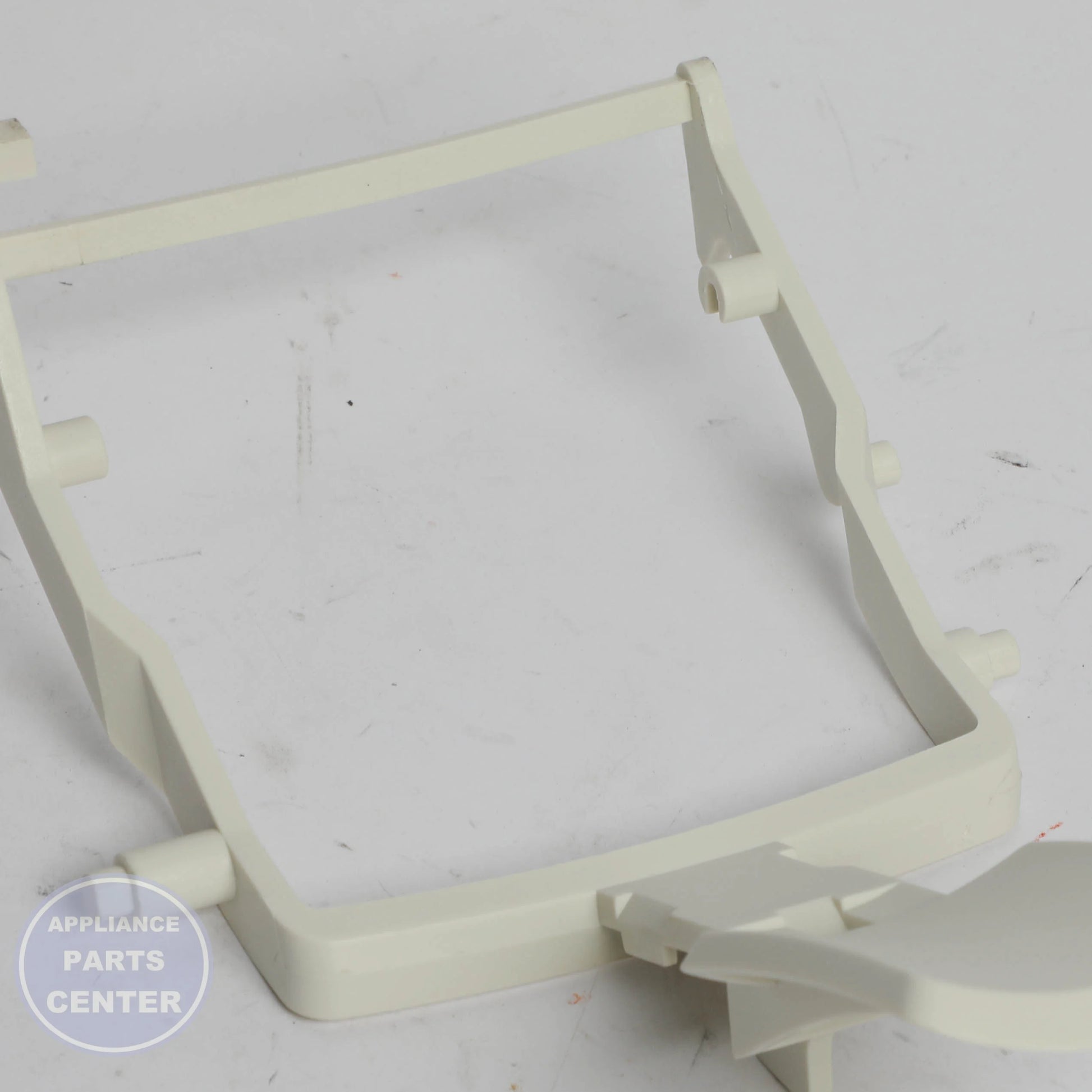[Brand] LEVER-ICE,T W10152855 - Installation in specific model showing key mounting points