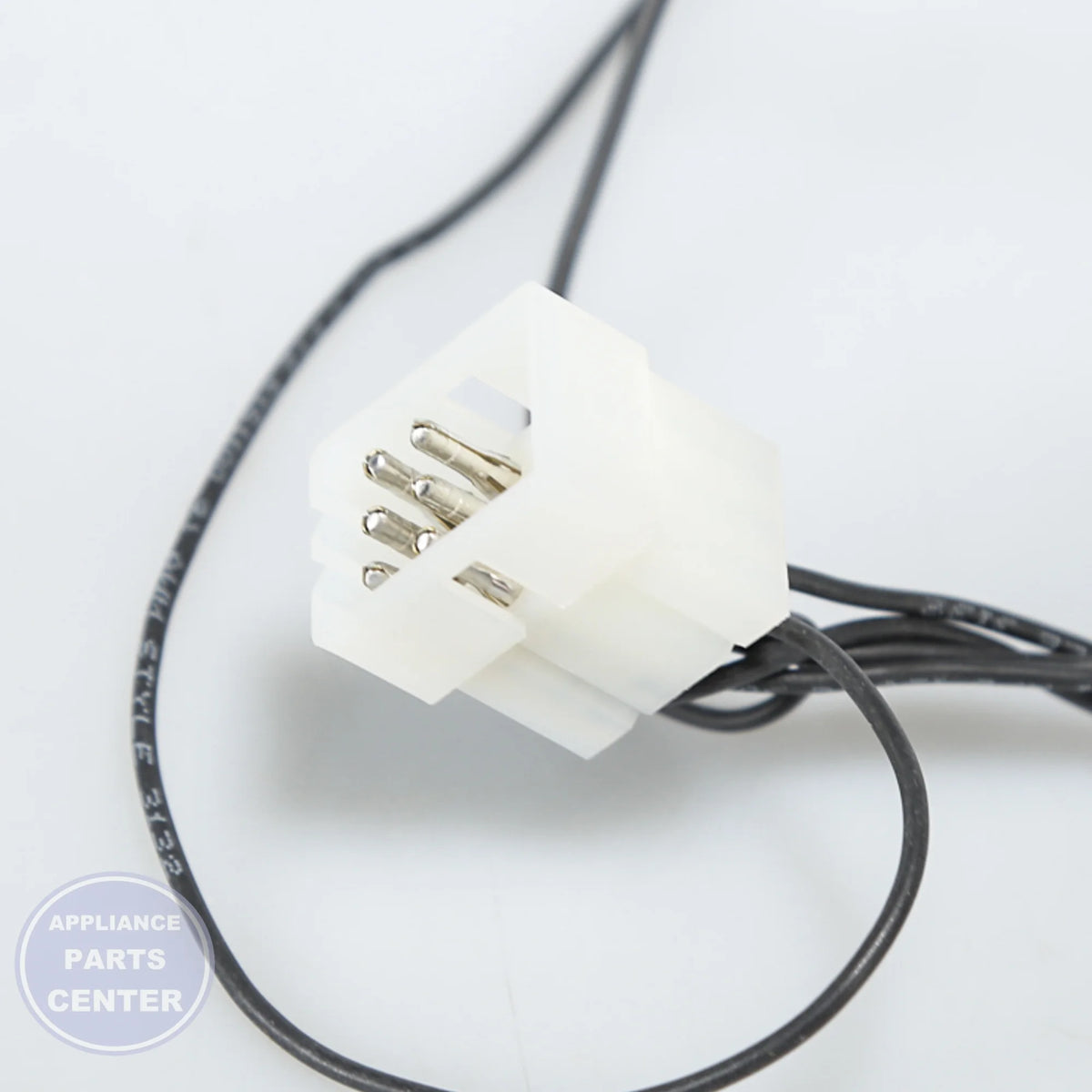 HARNS-WIRE W10617680 - Detailed view of wire receptacle and connector