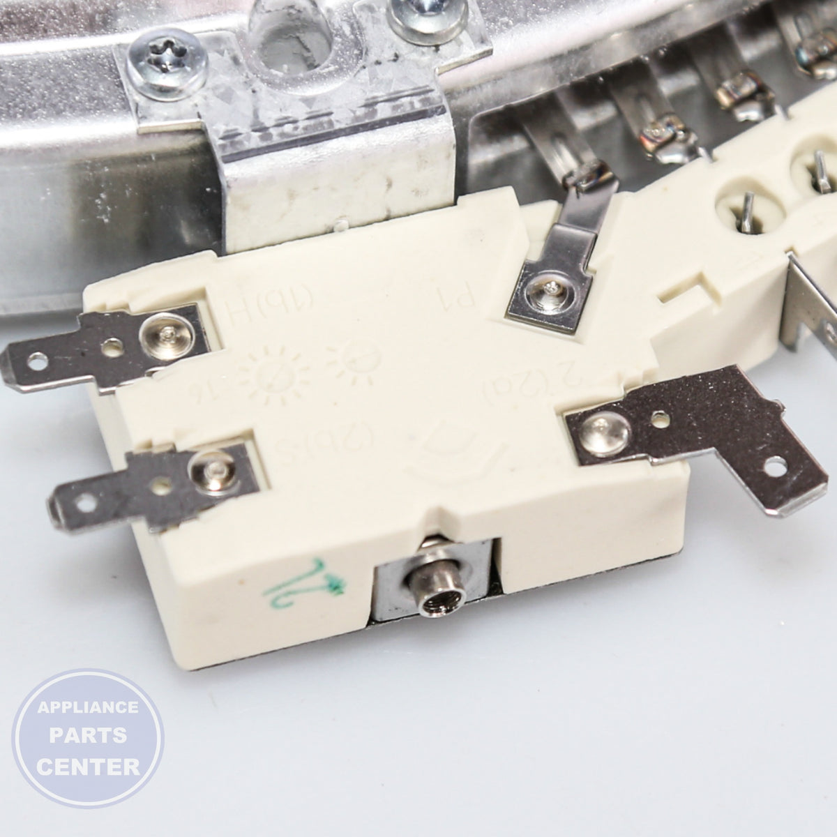 WPL ELMNT-SURF W10823720 - Installation in 74011218 showing easy mounting points