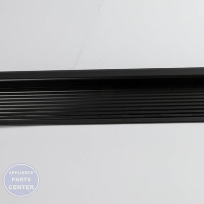WPL GRILLE-FRT W10859915 - Installation in W10188551 showing key mounting points