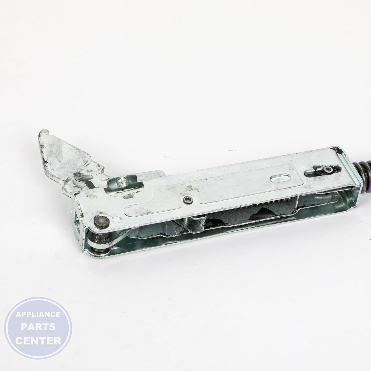GEH HINGE ASM WB10T10143 - Installation in XYZ model showing precise mounting points