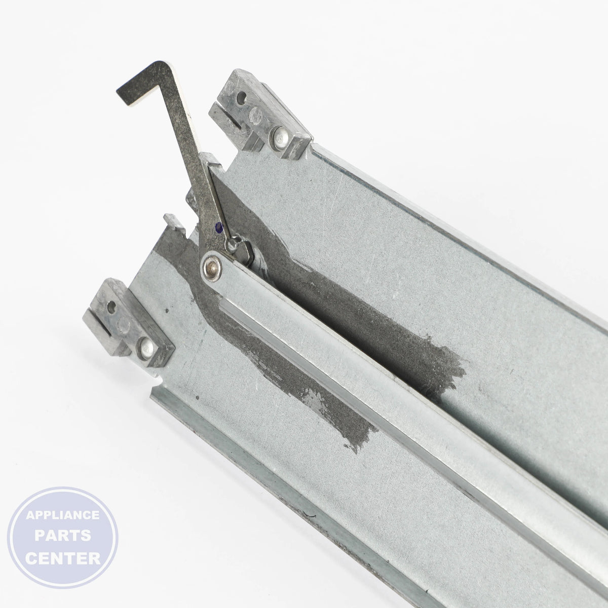 LATCH AND HARNESS ASM WB14T10067 - Side view with precise harnessing specs