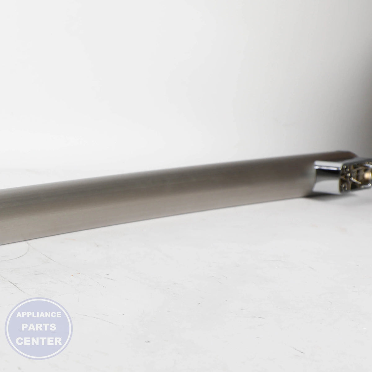 HANDLE AND END CAP ASM WB15X24967 - Detailed view of the handle's robust material